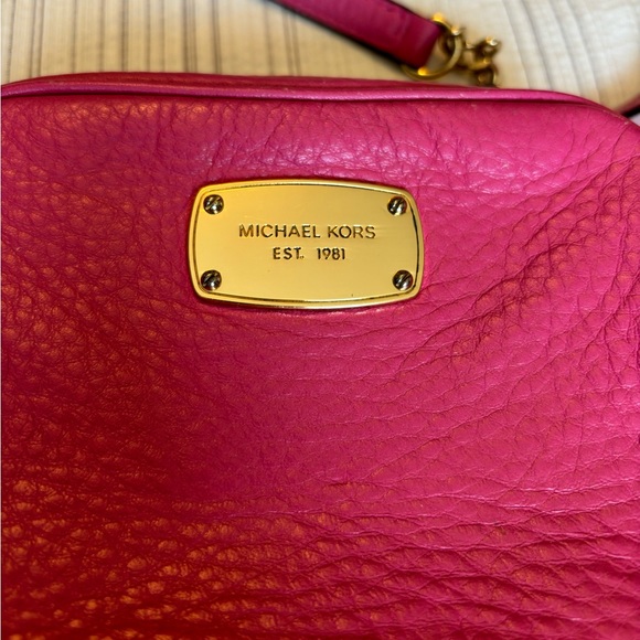 Micheal Kors Purse - Picture 5 of 8